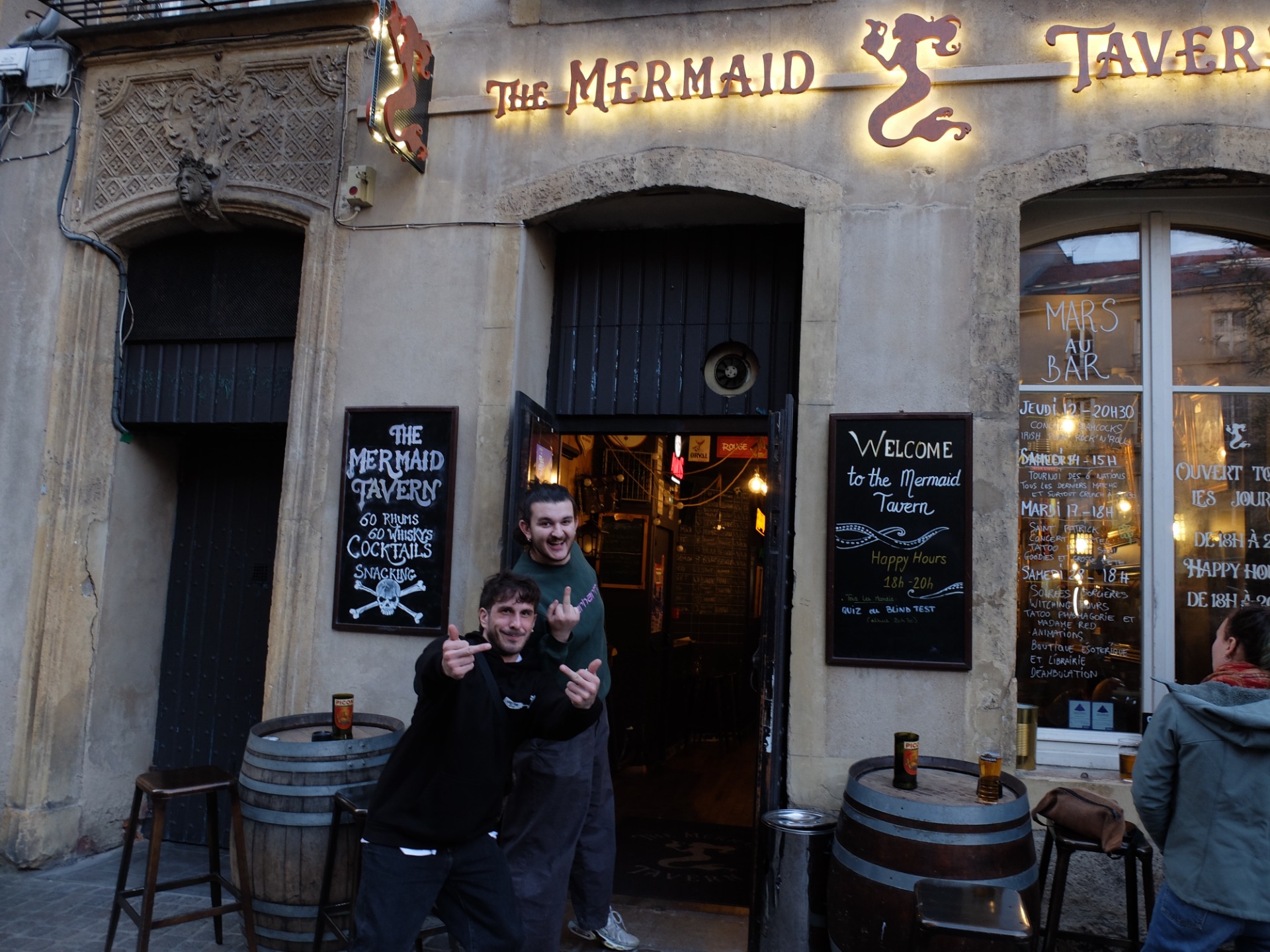 La taverne du Mermaid où JB va souvent jouer aux fléchettes